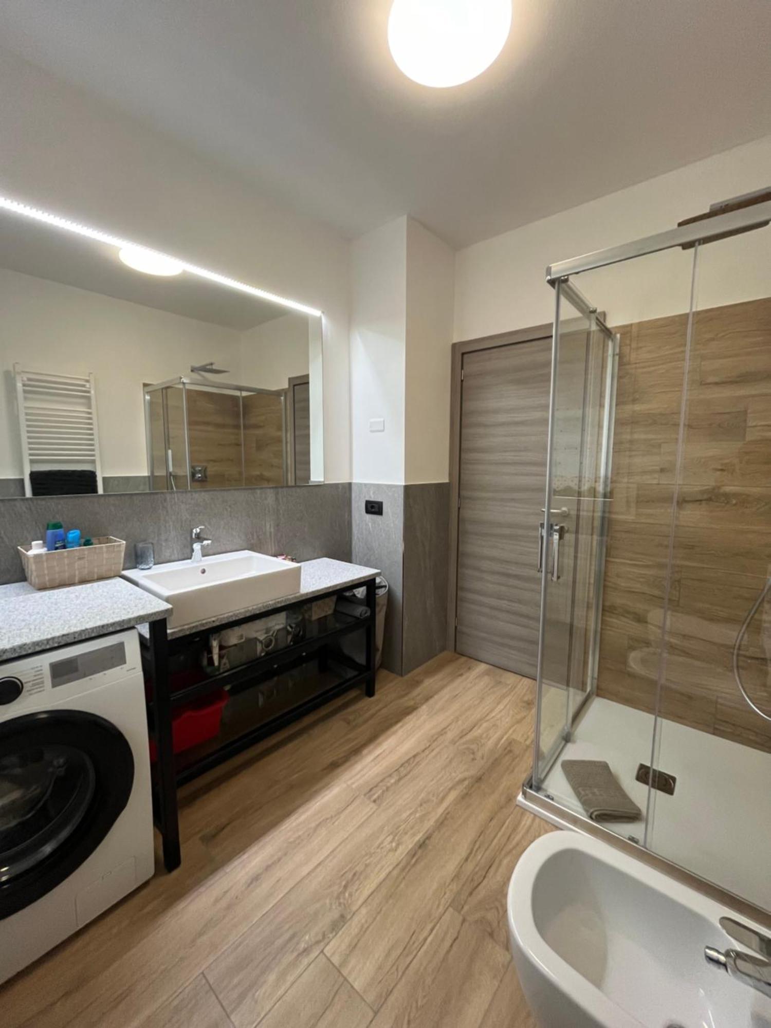 Casa Vacanze Lucia ตีราโน ภายนอก รูปภาพ