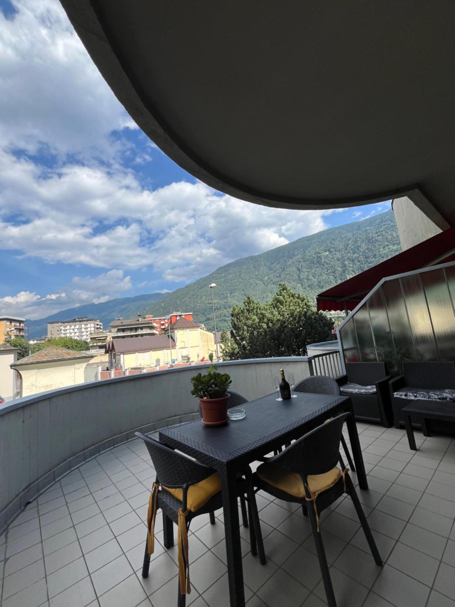 Casa Vacanze Lucia ตีราโน ภายนอก รูปภาพ