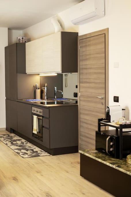 Casa Vacanze Lucia ตีราโน ภายนอก รูปภาพ